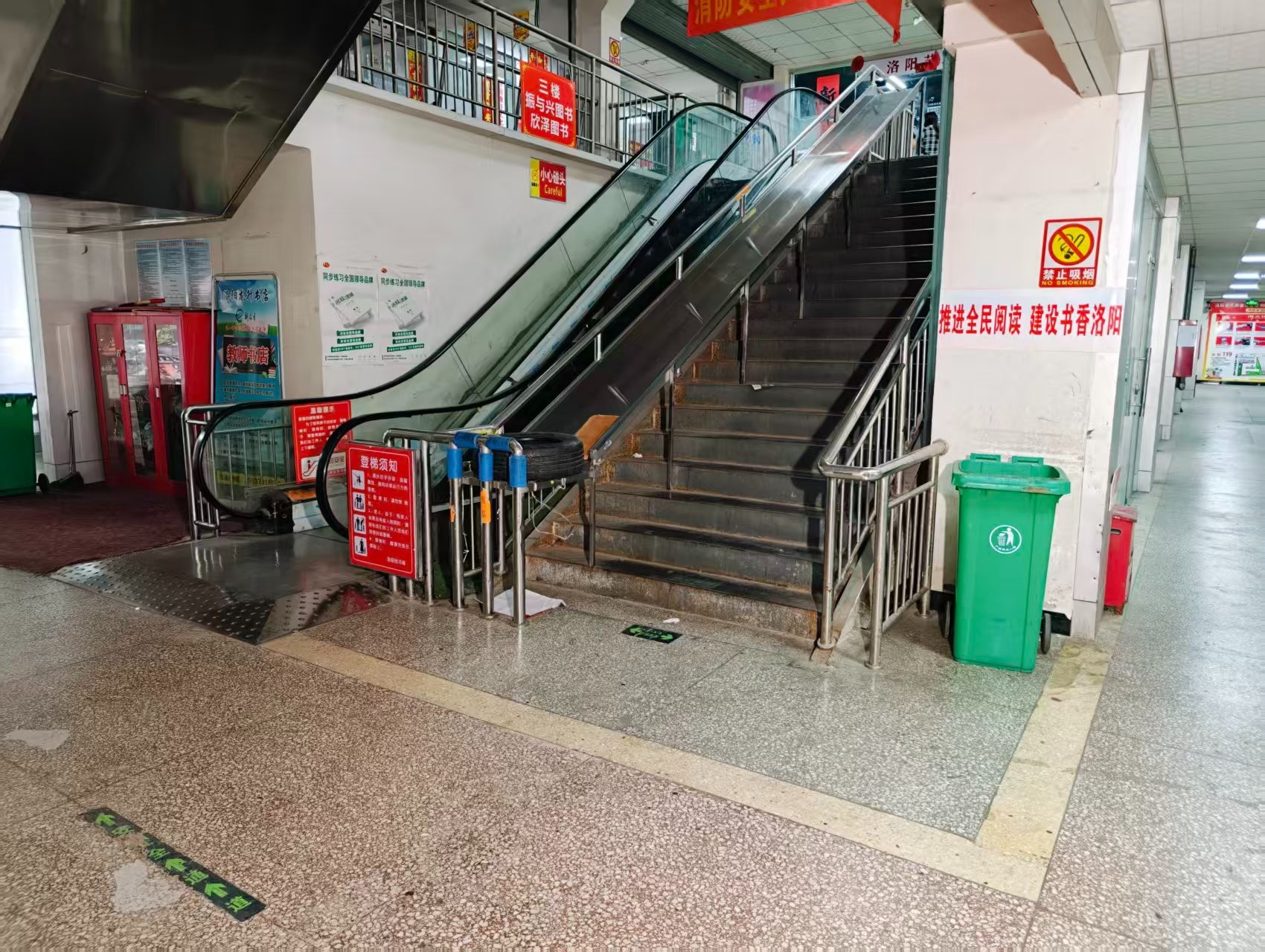 九都东路辅路春都路副食文化园现面向社会招商，写字楼、商铺多种面积灵活出租，欢迎企业办公、商贸经营、电商直播、仓储展示、创业开店等项目入驻。_COPY